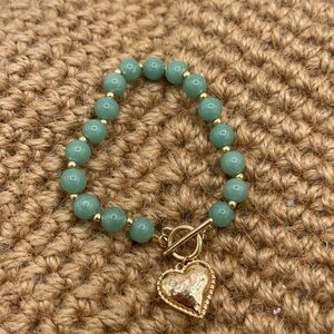 Elegant Green Beaded Bracelet with Gold Heart Charm
